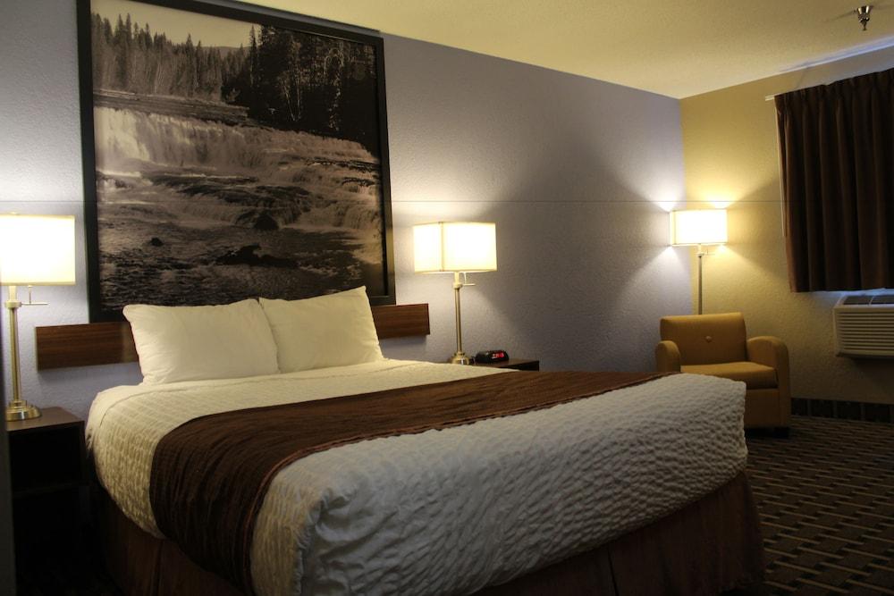 Отель Super 8 By Wyndham Kamloops On The Hill Экстерьер фото