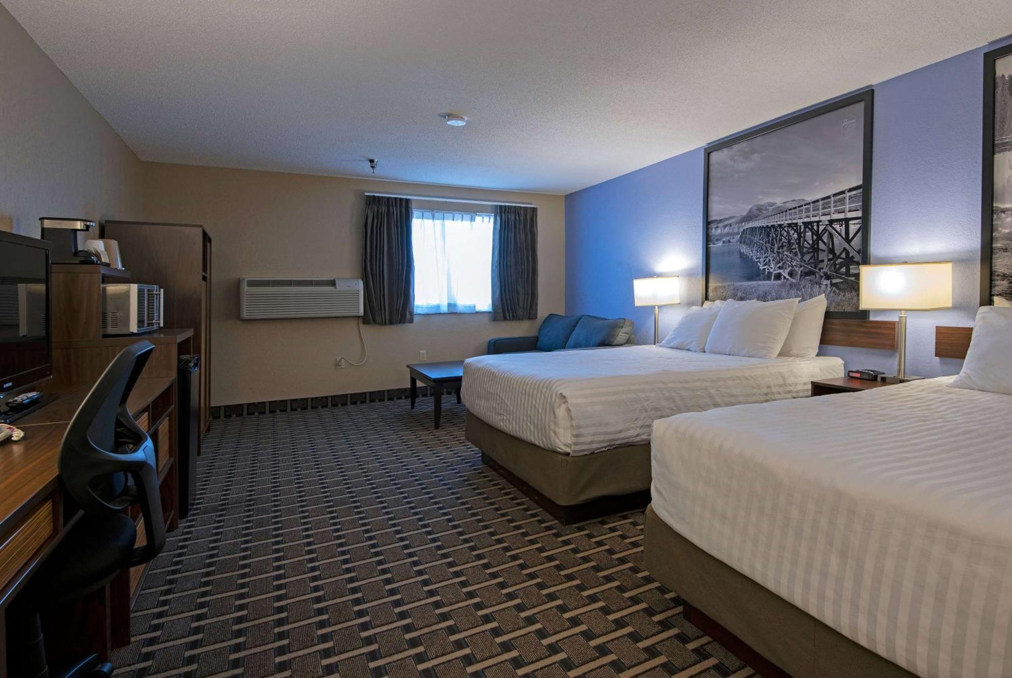 Отель Super 8 By Wyndham Kamloops On The Hill Экстерьер фото