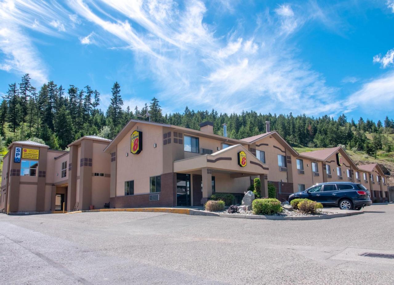 Отель Super 8 By Wyndham Kamloops On The Hill Экстерьер фото