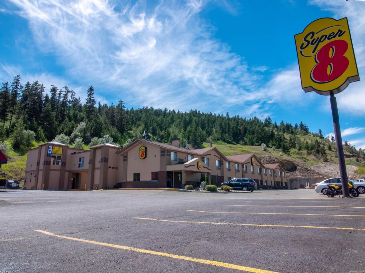 Отель Super 8 By Wyndham Kamloops On The Hill Экстерьер фото